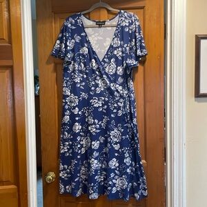 Faux style floral wrap dress.